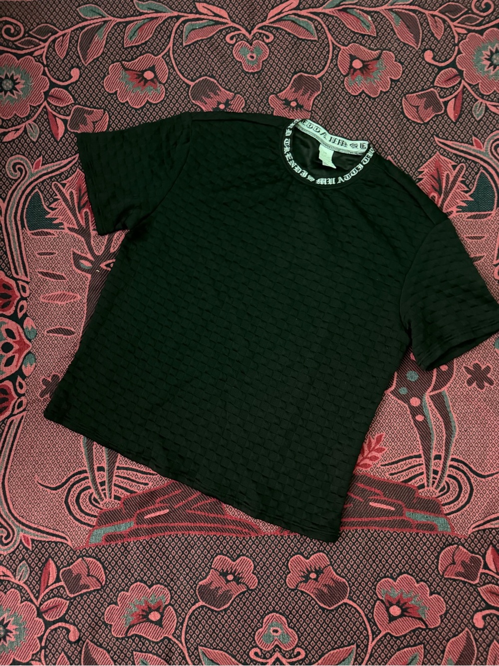 Men's Black Textured Short-Sleeve Crewneck Shirt with Branded Neck Trim